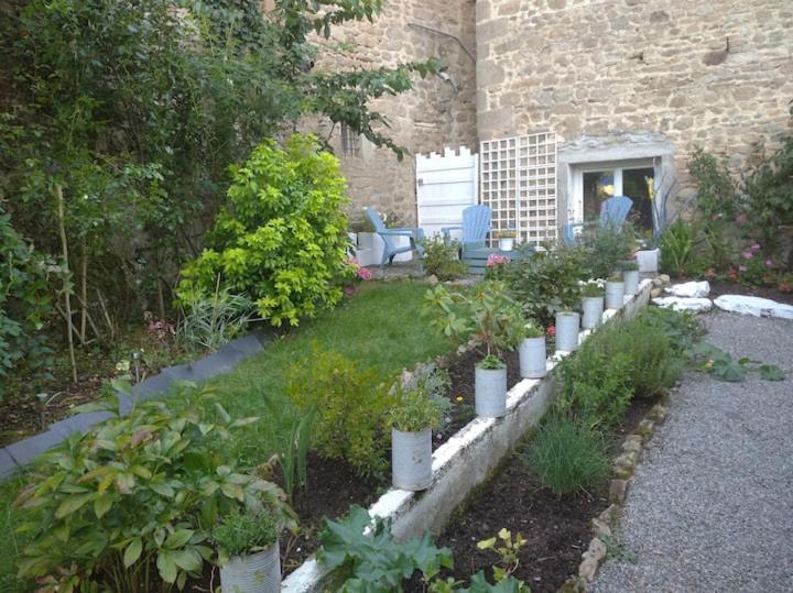 Appartement Rouge Avec Jardin Eymoutiers  Ngoại thất bức ảnh