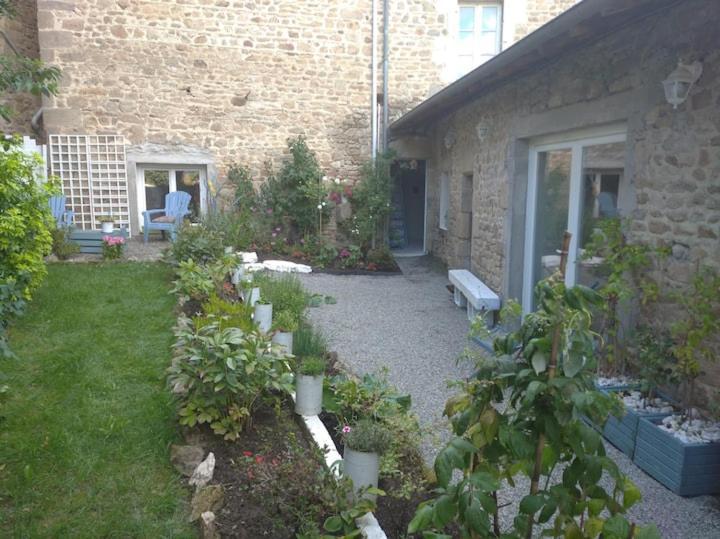 Appartement Rouge Avec Jardin Eymoutiers  Ngoại thất bức ảnh